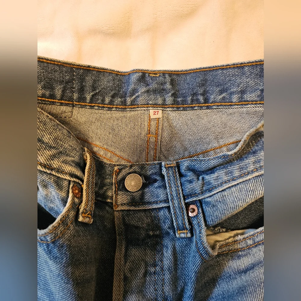 Levi’s Shorts High Rise Distressed Sz 27 Run Small Medium Wash - Picture 5 of 8